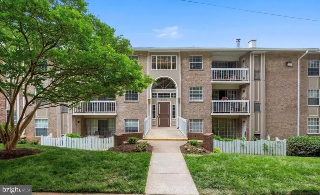1935 Wilson Ln #301, MCLEAN