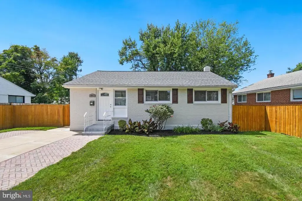 10012 Sinnott Dr, BETHESDA