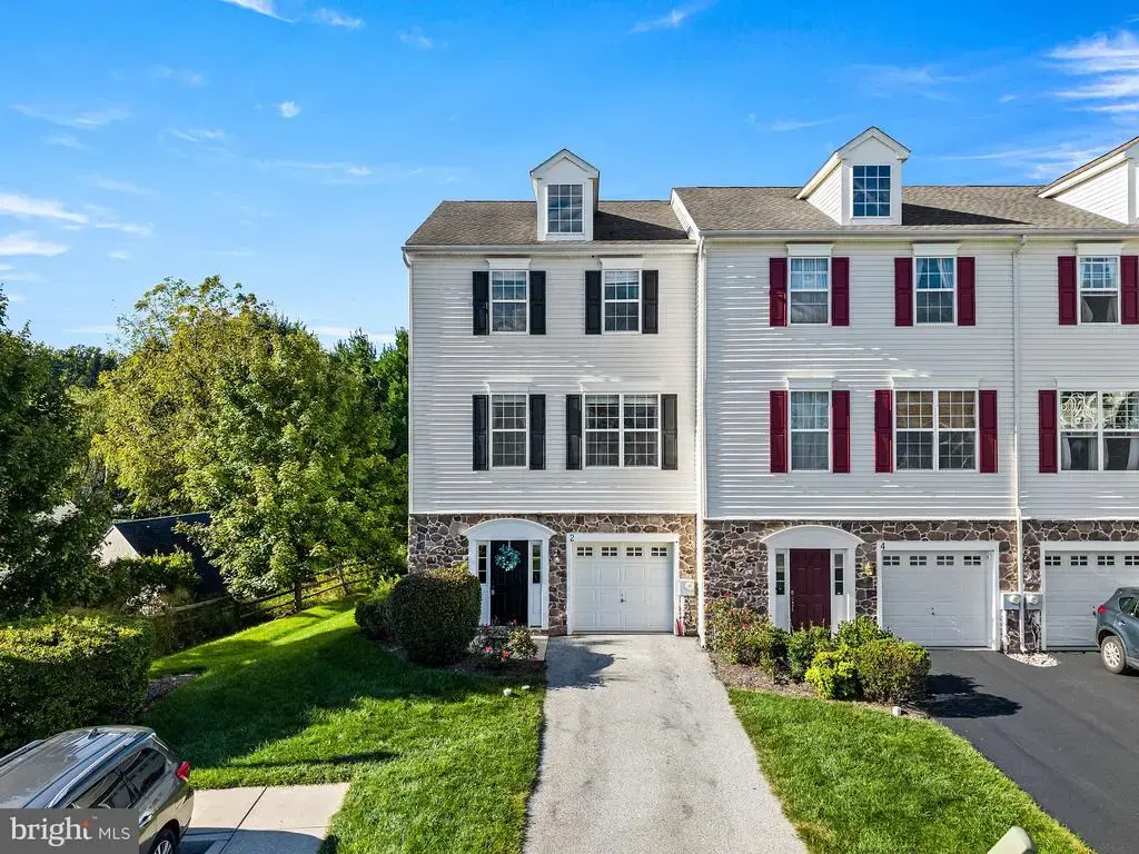 2 Shoreham Dr, COATESVILLE