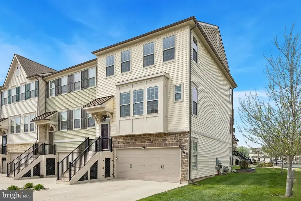 449 Tall Oaks Dr, WARMINSTER