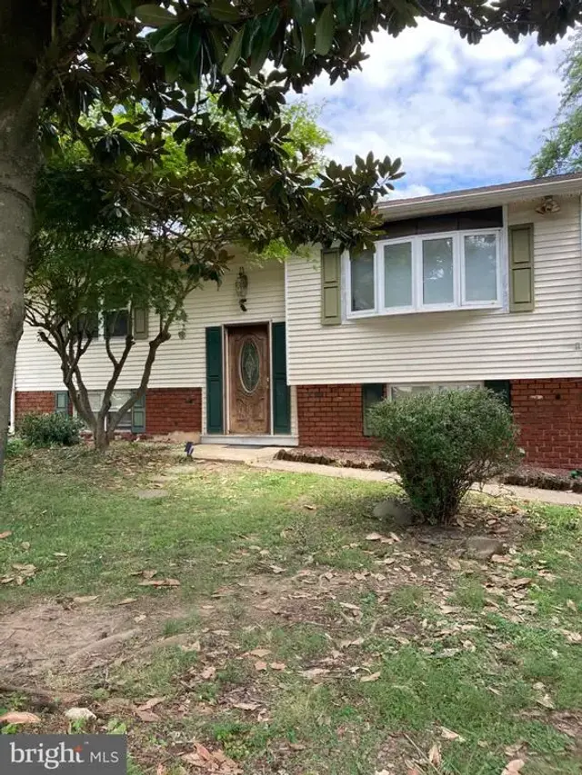 102 Midland Dr, Elkton