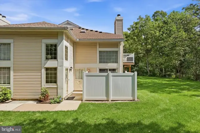 27 Brookside Ct, Horsham