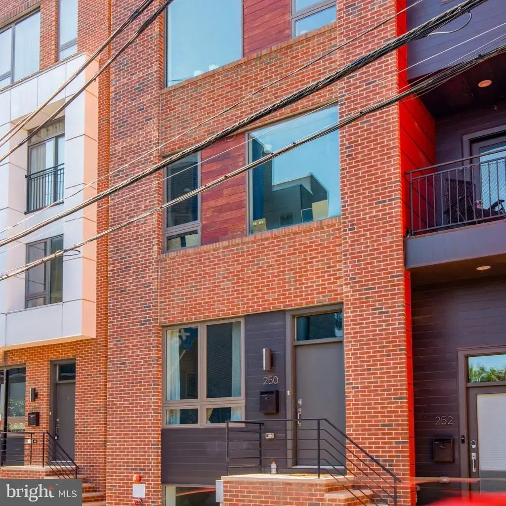250 Poplar St, PHILADELPHIA
