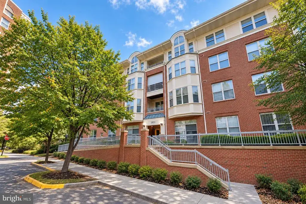 1851 Stratford Park Pl #214, RESTON