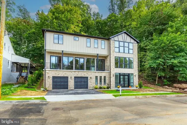 810 Maple Ln, Aston