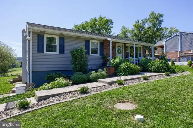 1977 Creek Rd, Manheim