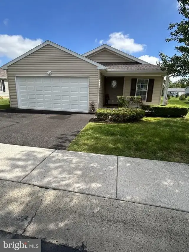 122 Random Rd, Douglassville
