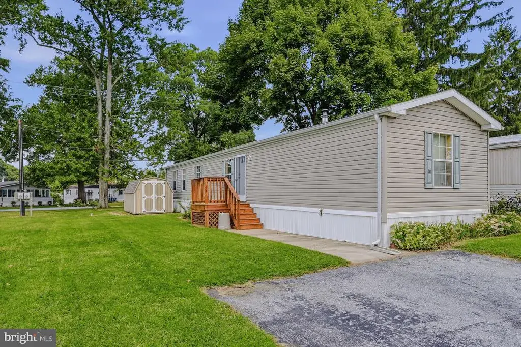 10 Laurel Ln, NEWARK