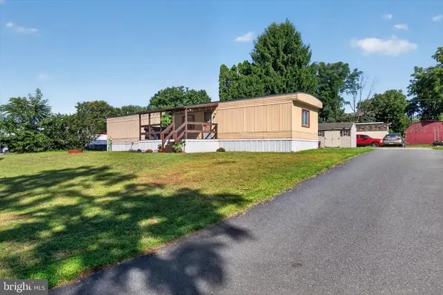 577 W Hazel Ave, Marietta