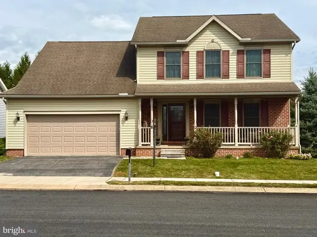 8 Sycamore Ct, Littlestown