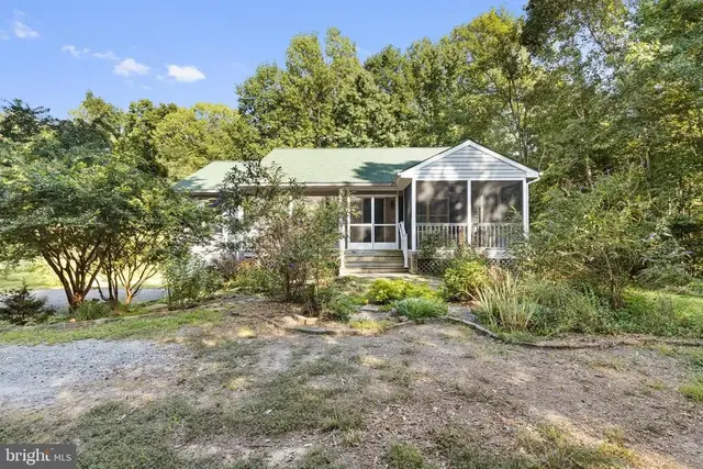 20594 Adkins Rd, Lexington Park