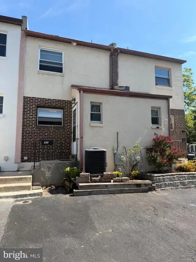 32 Dora Dr, Media