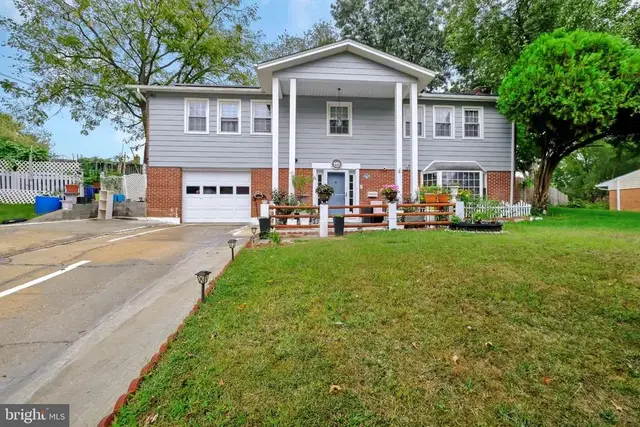 14117 Chelmsford Rd, Rockville
