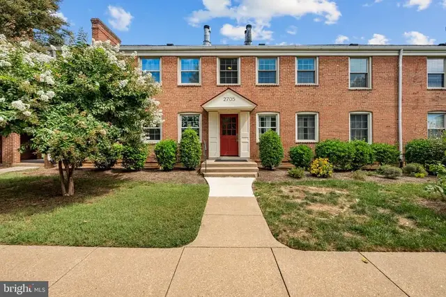 2705 Arlington Blvd #202, Arlington