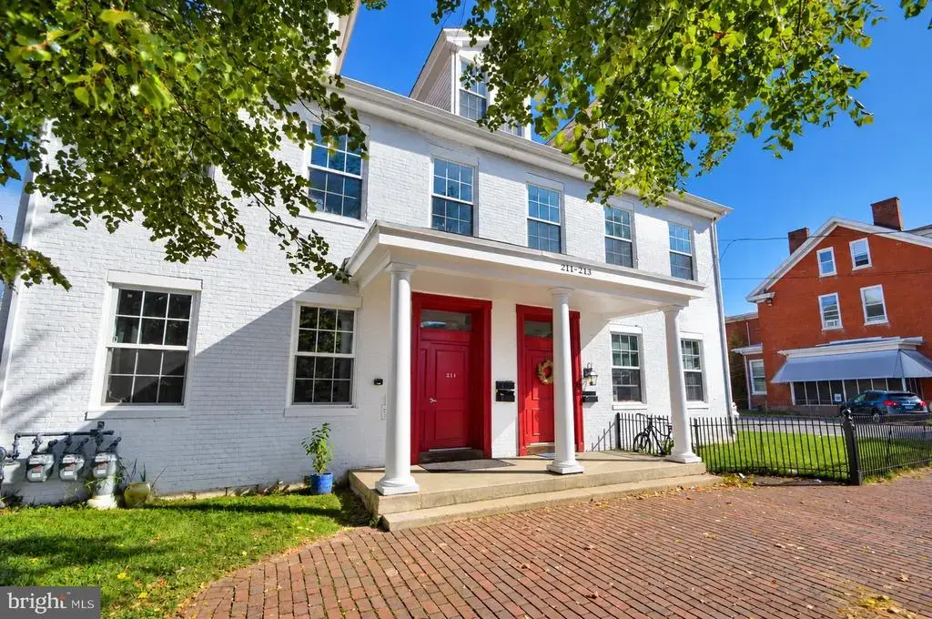 211 E Union St, BURLINGTON