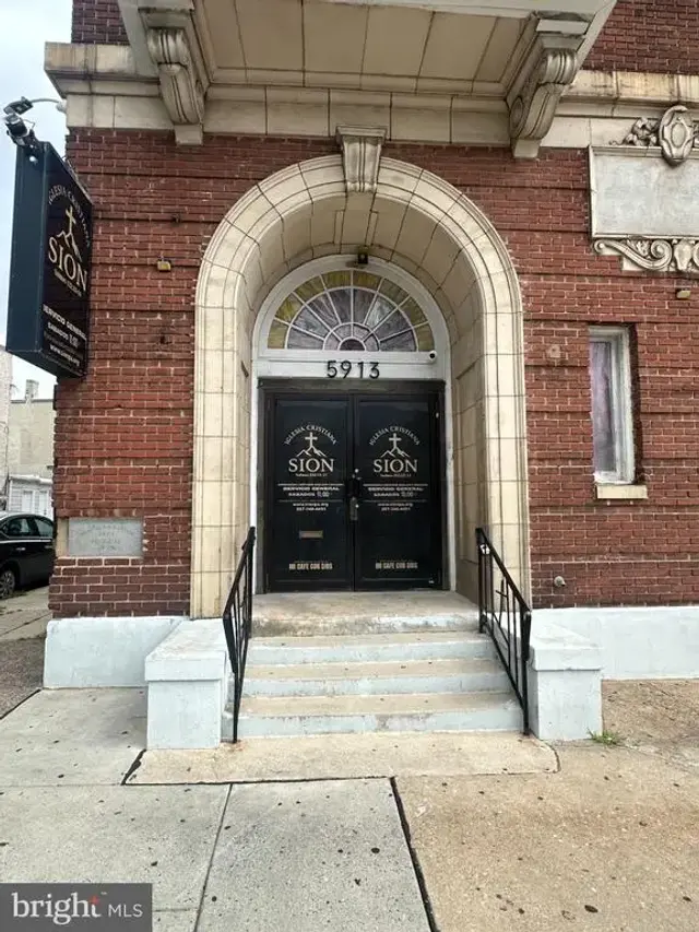 5913 Chestnut St, Philadelphia