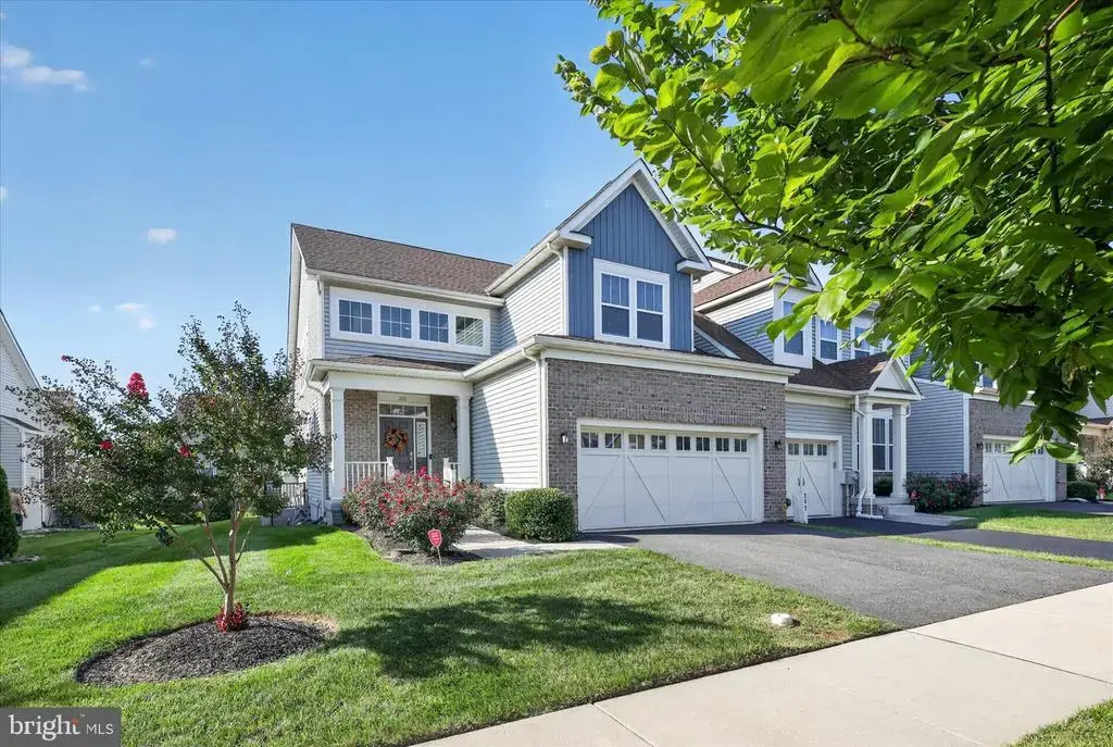 261 Stravinsky Ave, MIDDLETOWN