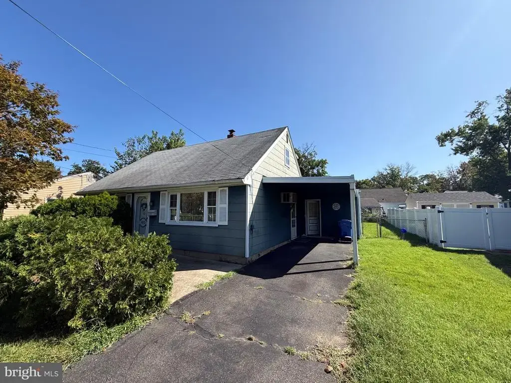 423 Holmes Dr, BURLINGTON