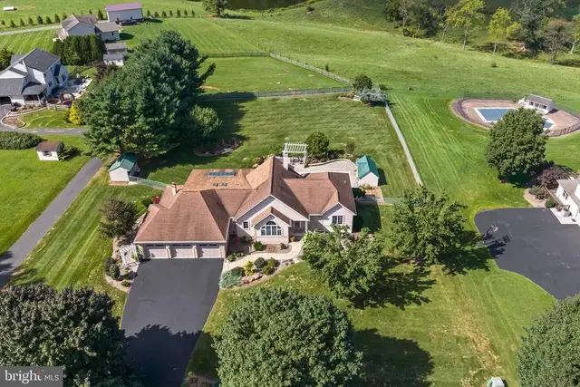 73 Zieglers Ln, Mohnton
