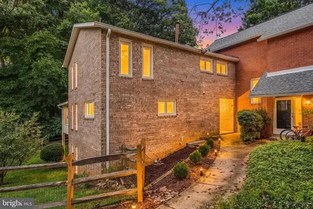 1962 Dundee Rd, Rockville