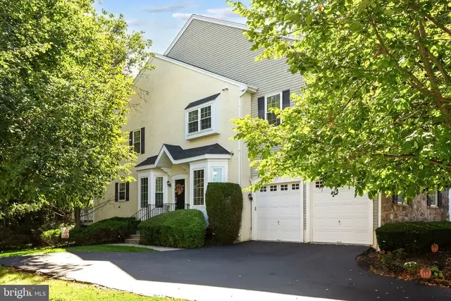70 Longview Ln, Newtown Square