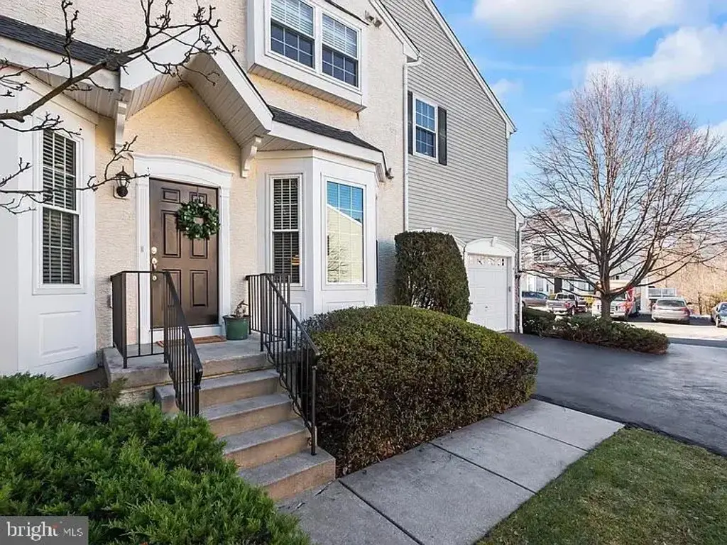 70 Longview Ln, NEWTOWN SQUARE