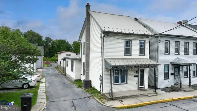 18 E Maple Ave, Myerstown
