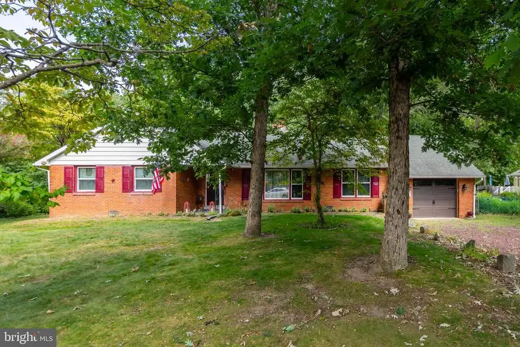 12 N Lakeside Dr W, MEDFORD