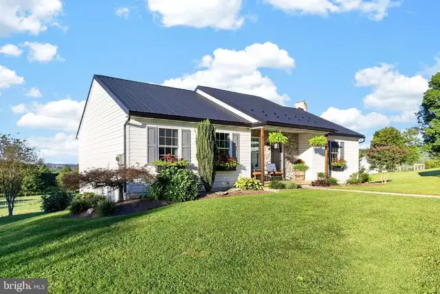 40 Schultz Rd, East Greenville