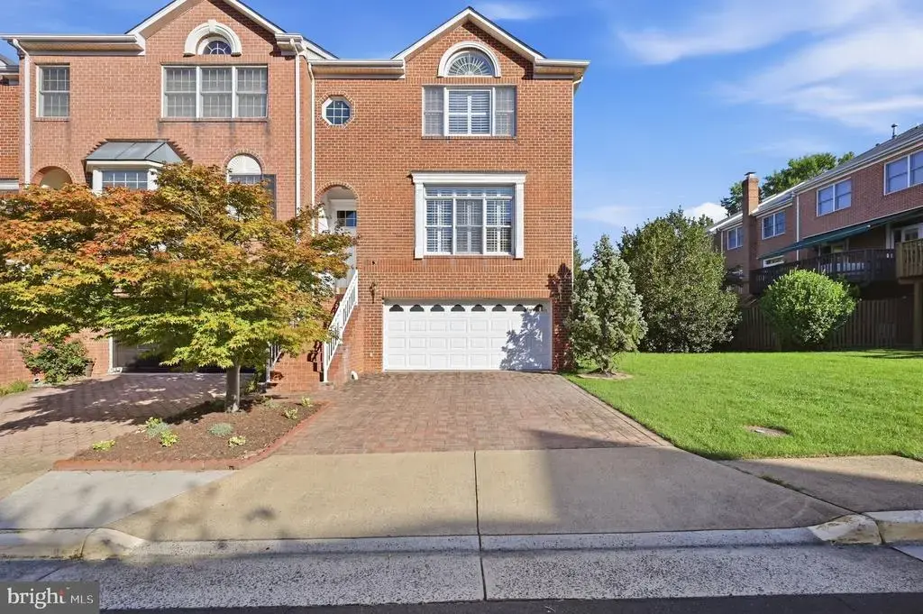 8143 Madrillon Ct, VIENNA