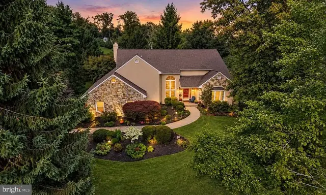 1606 E Glenmont Ln, West Chester