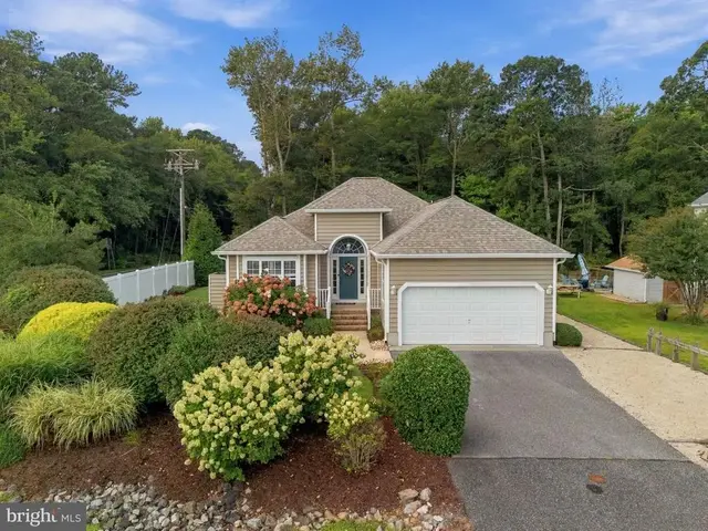 1 Neptune Dr, Frankford