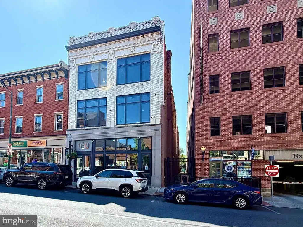 158 E King St #300, LANCASTER