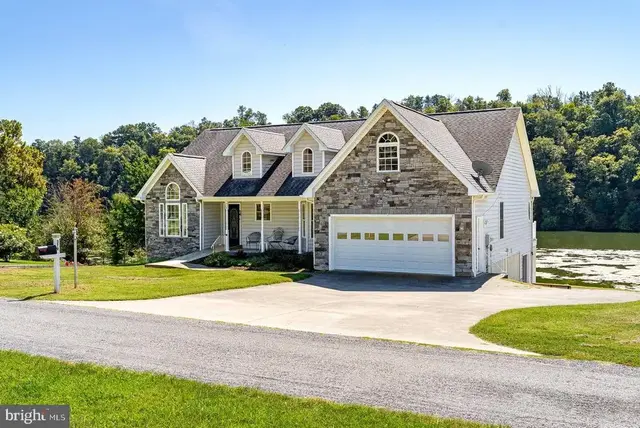379 Riverside Dr, Luray