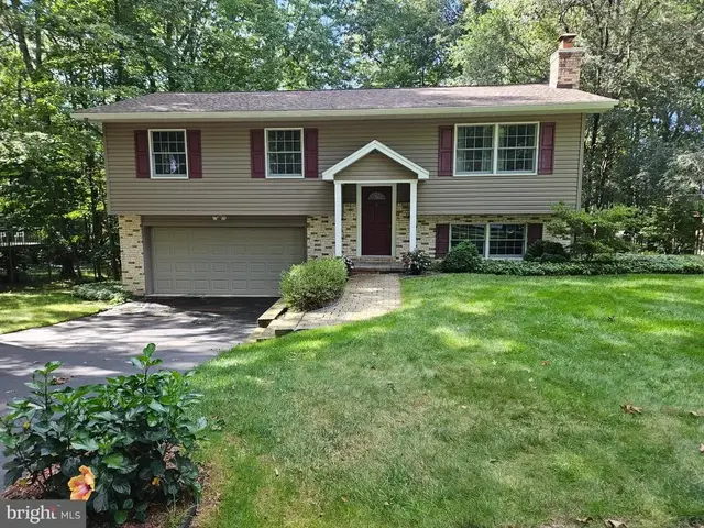 266 Oakley Dr, State College