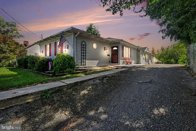 154 W I St, Carlisle