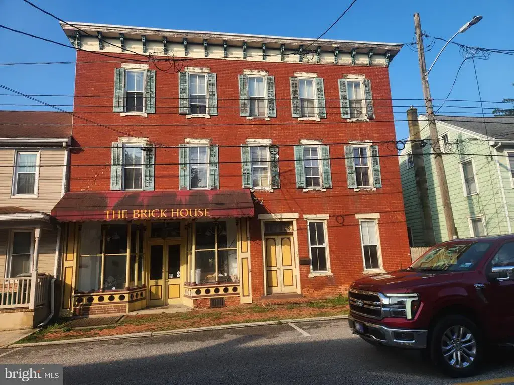 60-62 N Main St, MANHEIM