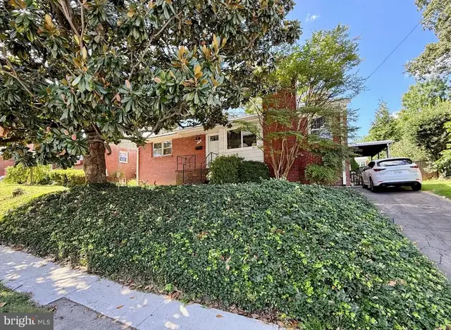 2016 N Woodstock St, Arlington