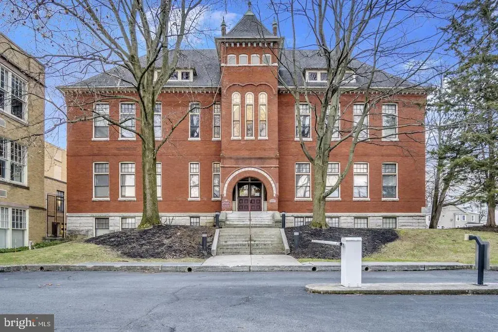 133 W Locust St #221, MECHANICSBURG