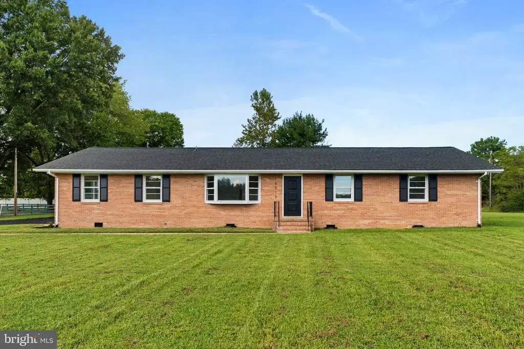 16513 Tinder Dr, WOODFORD