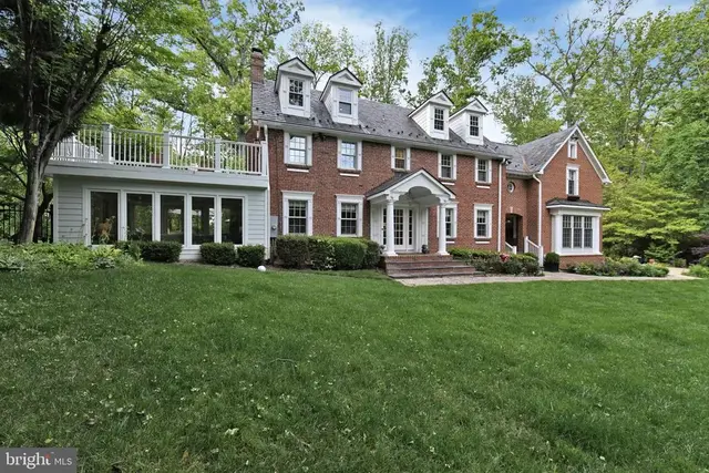6907 Bradley Blvd, Bethesda