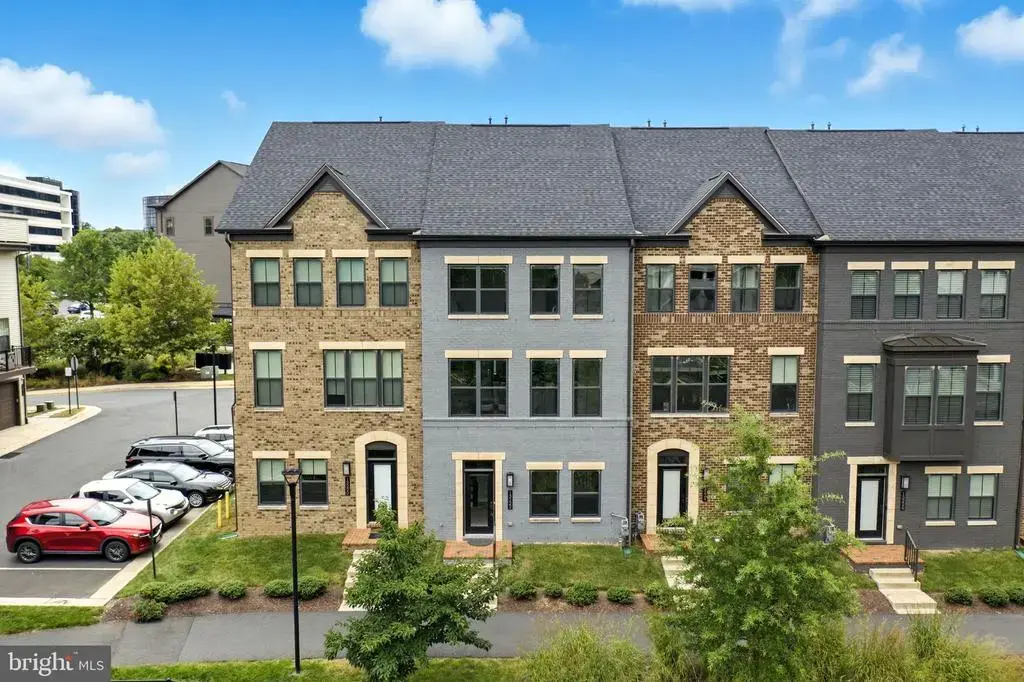 13220 Lake Waterview Way, HERNDON