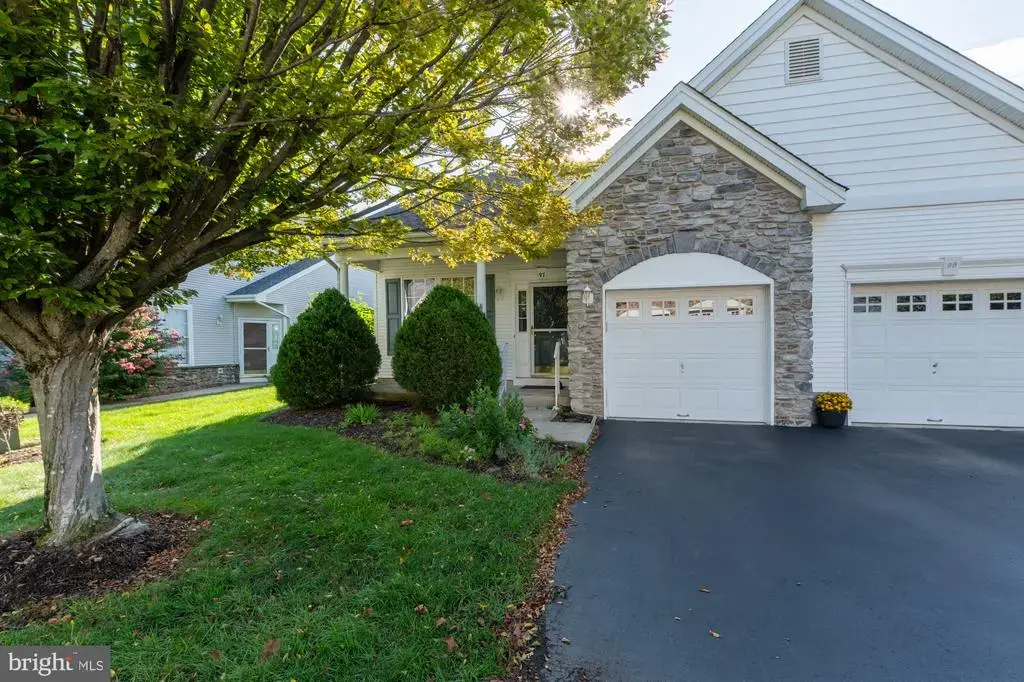 97 Meadowlark Dr, HAMILTON