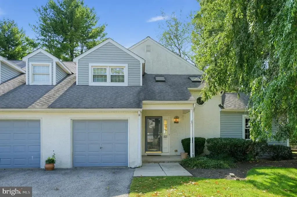 97 Hunters Run, NEWTOWN SQUARE