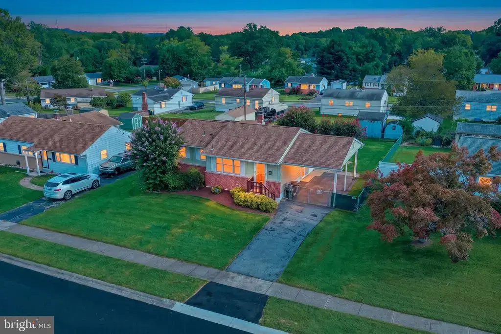607 Tamara Cir, NEWARK
