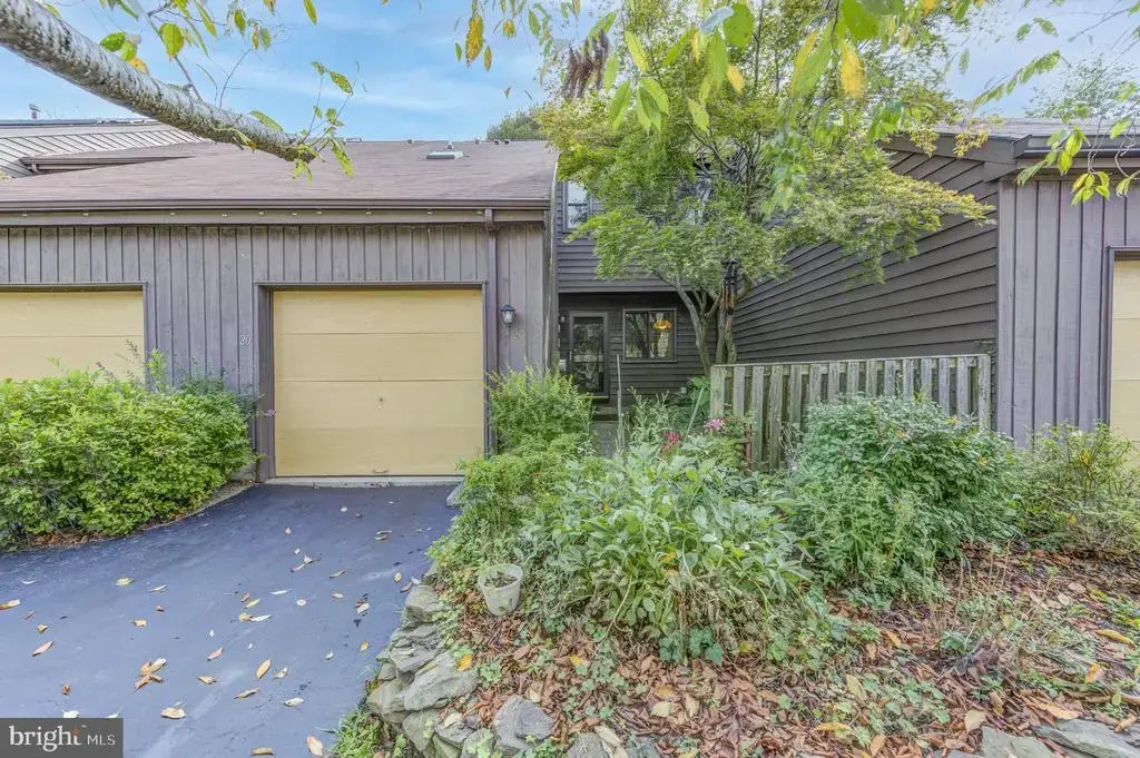 20 Rebecca Ct, EWING