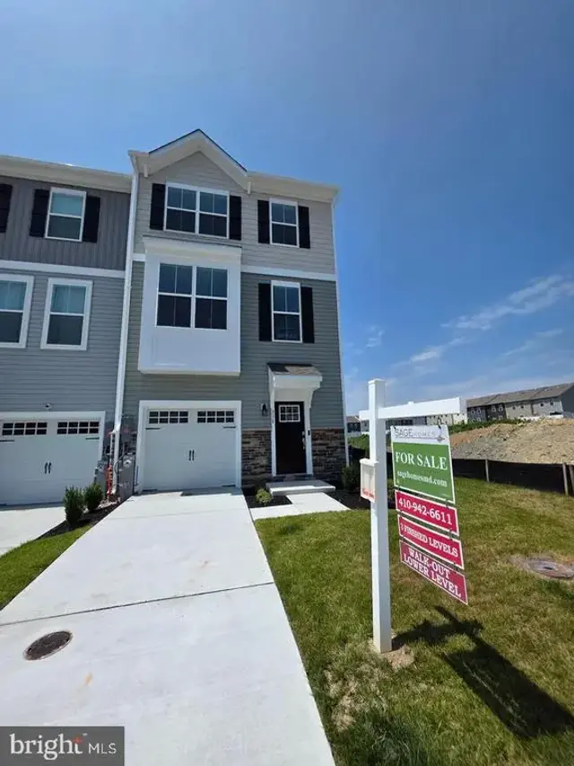 340 Aqua Sq, Edgewood