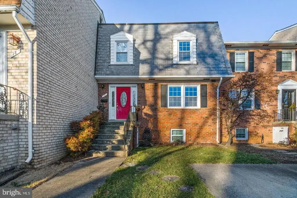 16 S Abingdon St, ARLINGTON