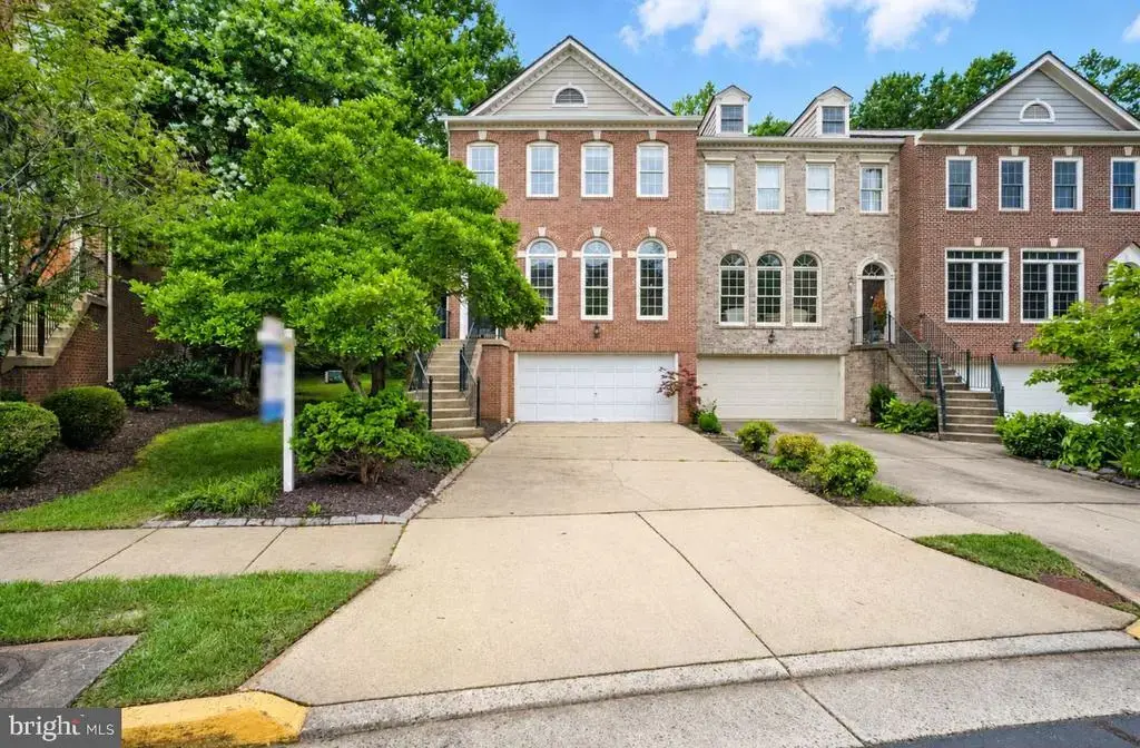 10189 Castlewood Ln, OAKTON
