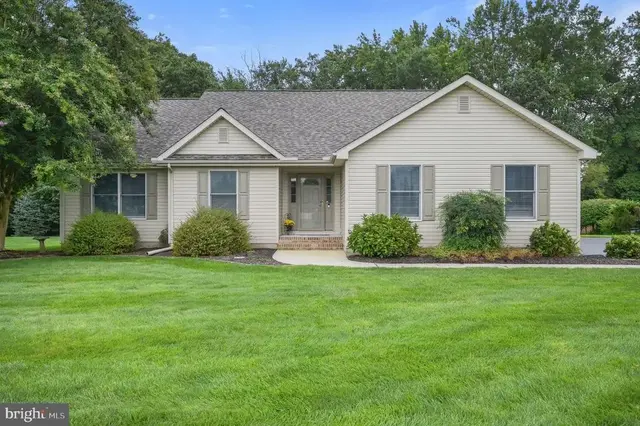 52 Connie Ln, Dover